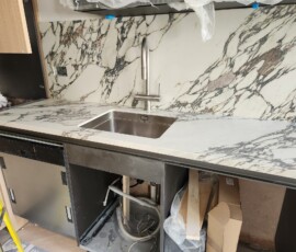 Danny Deco / Deco Stone showroom office. Providing natural stone companies London services, including granite worktops and kitchen worktops. Contact: 020 7998 6480 | 16 Aintree Rd, Perivale, Greenford UB6 7LA.